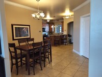 Building Photo - 810 S Dixie Dr