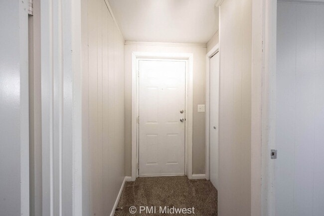 Building Photo - "Charming 1-Bedroom Apartment in Avon with...