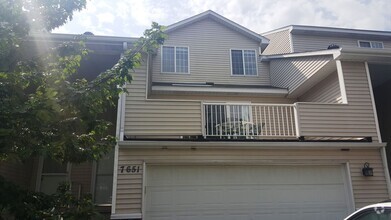 Building Photo - Charming 2 Bedroom Townhome for Rent in Ch...