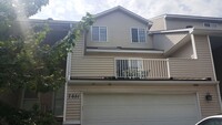 Building Photo - Charming 2 Bedroom Townhome for Rent in Ch...