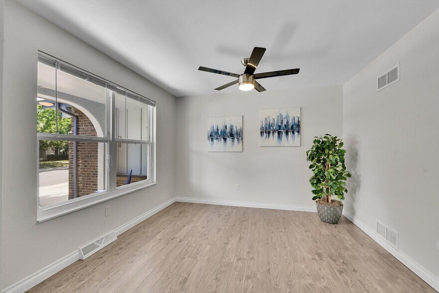 Building Photo - 7303 E Mercer Pl