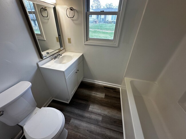 Building Photo - Newly Remodeled Duplex in Blacksburg