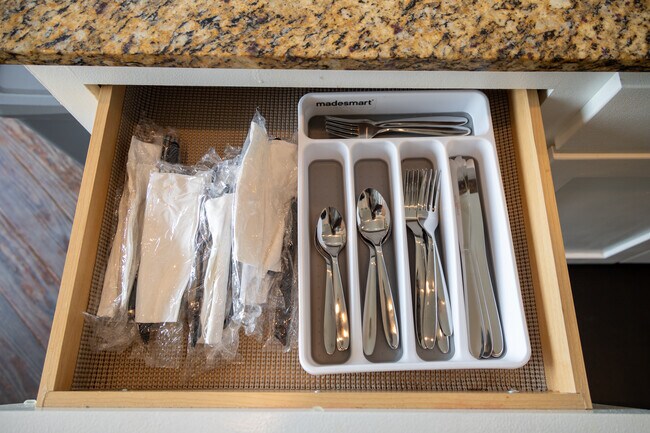 Utensils - 3412 St Emanuel St