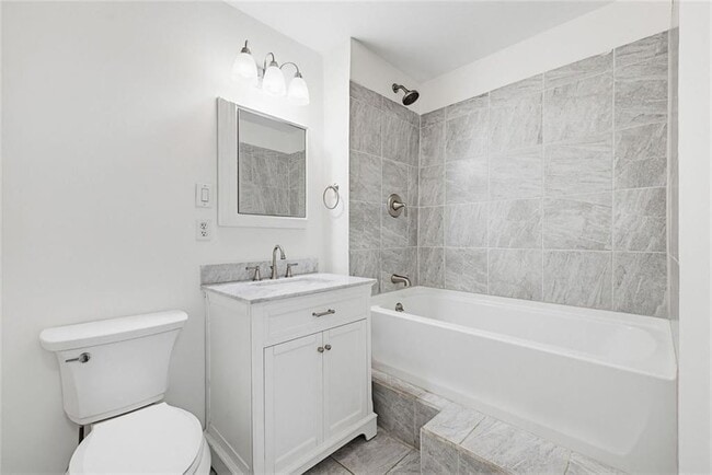 Building Photo - 445 Forest Hills Dr