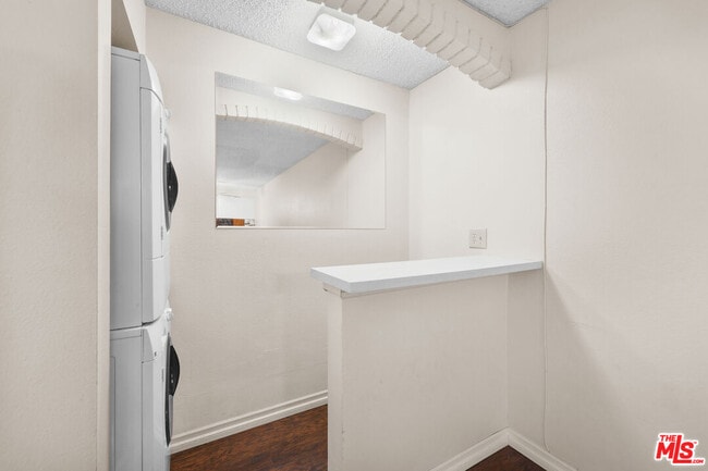 Building Photo - 21219 Roscoe Blvd