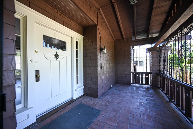 Building Photo - 1208 24th St