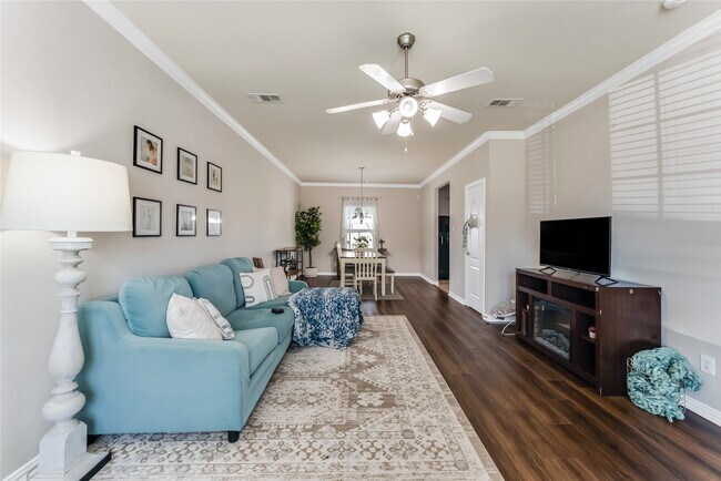 Building Photo - 512 Forest Village Cir