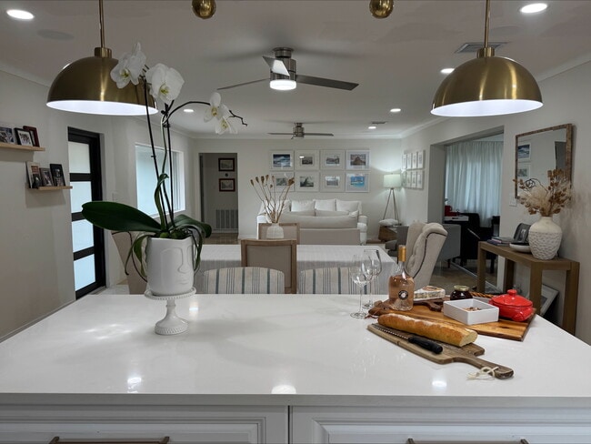 Building Photo - 1960 NE 30th St