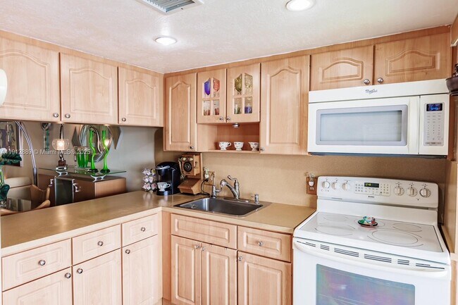 Building Photo - 2670 W 60th St