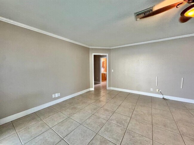 Building Photo - 6316 Lake Sunrise Dr
