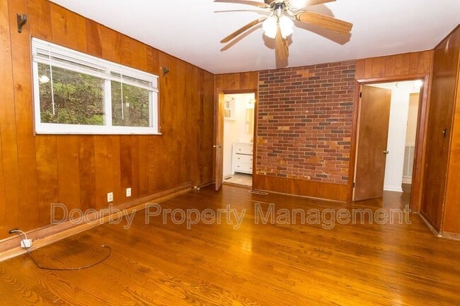 Building Photo - 1828 Dogwood Dr