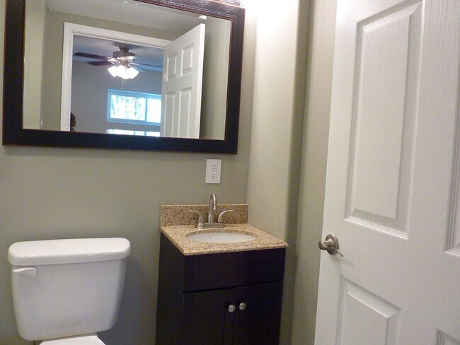 Building Photo - NEW PRICE!  1BR Near UTK & Downtown Knoxville – Walk to Cumberland Ave & Neyland Stadium!