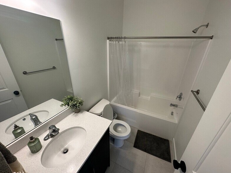 Building Photo - 476 S 900 W