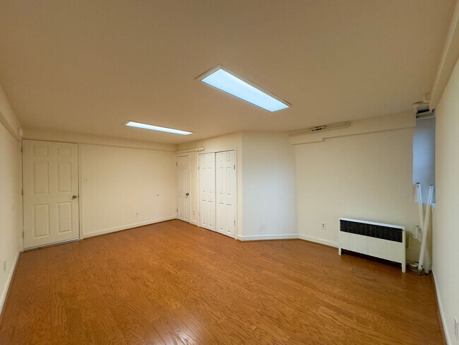 Building Photo - Charming Apartment Units in Charles Village, Baltimore, MD!