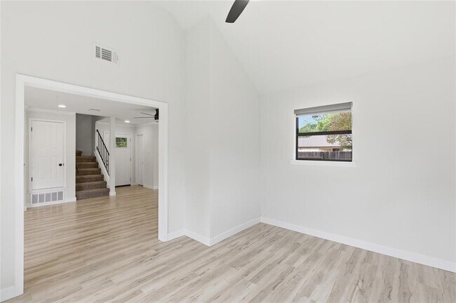 Building Photo - 2326 Dowd Ln