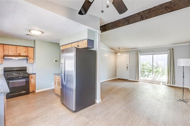 Building Photo - 1204 Woodfield Dr