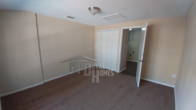 Building Photo - 2620 Kenwood Dr W