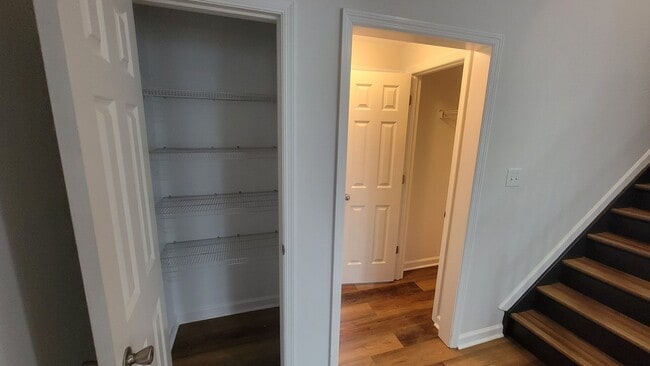 Building Photo - The 5 Bedroom You've Been Looking For!!