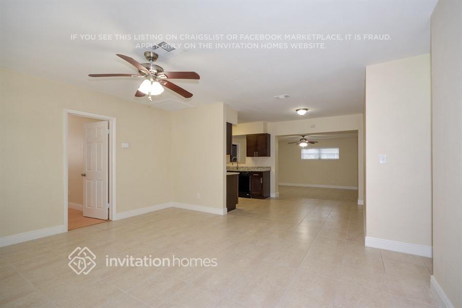 Building Photo - 3100 SW 20th Ct