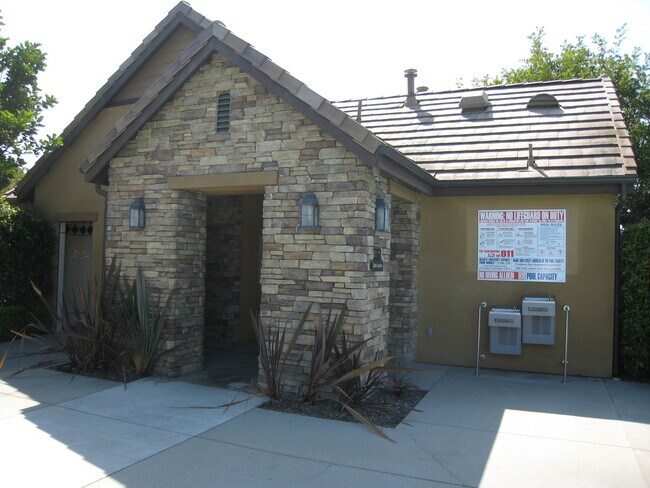 Building Photo - 3351 Via Mereno