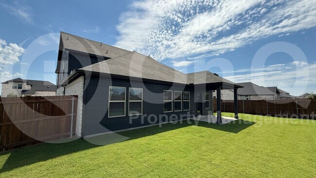 Building Photo - 685 Briar Dr
