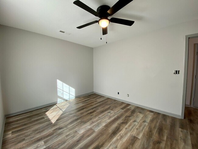 Building Photo - 268 Executive Ave