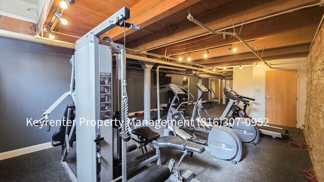Building Photo - Cozy Downtown Studio | Heart of the City