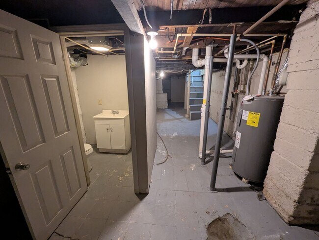 Building Photo - Live on Pennsylvania Ave – Get $100 Off Re...