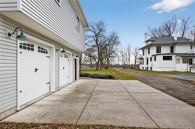 Building Photo - 3945 Lower River Rd