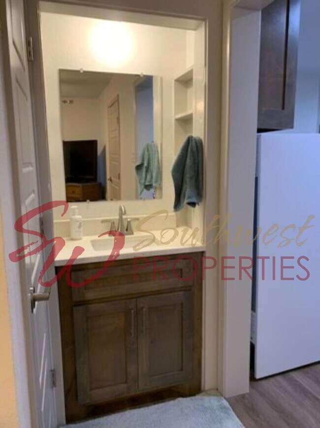 Building Photo - Absolutely gorgeous 1 bedroom 1 bath bouti...