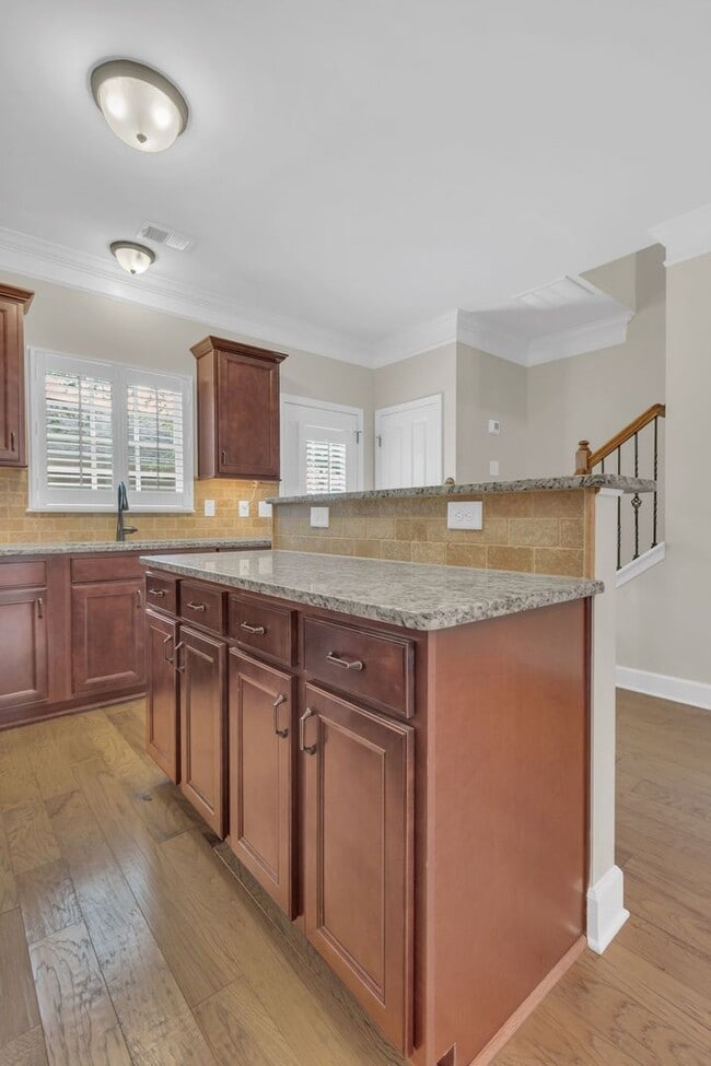 Building Photo - Charming Townhome in the Heart of Berry Fa...