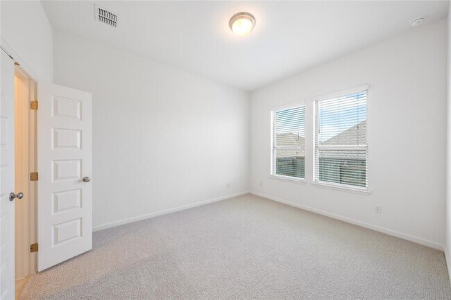 Building Photo - 186 Blackborrow Dr