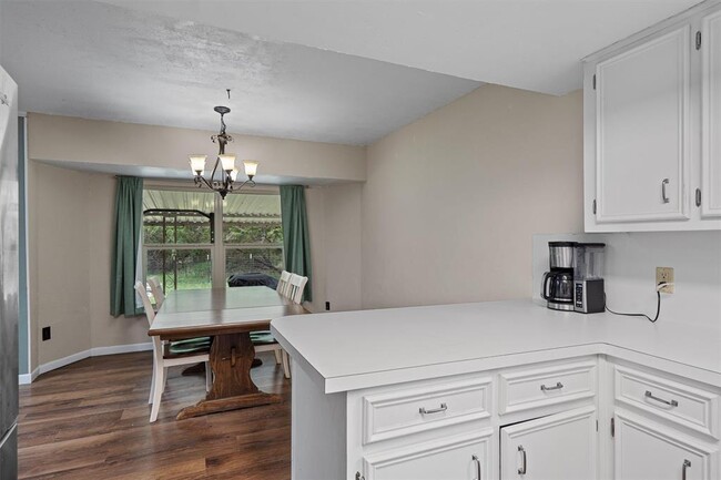 Building Photo - 203 Serenada Dr