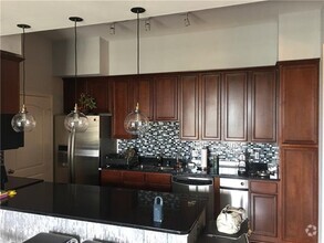 Building Photo - 3225 Turtle Creek Blvd