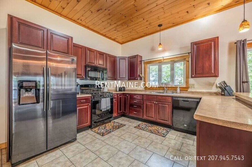 Building Photo - 10 Sand Beach Ln