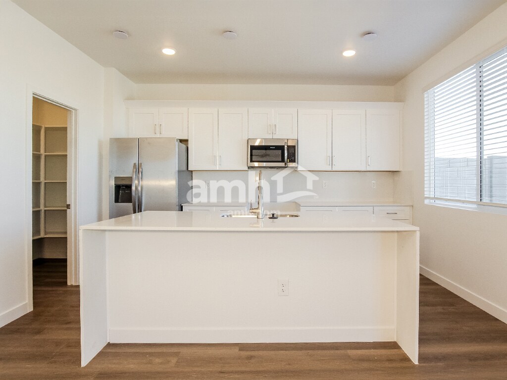 Building Photo - 20177 W Thomas Rd