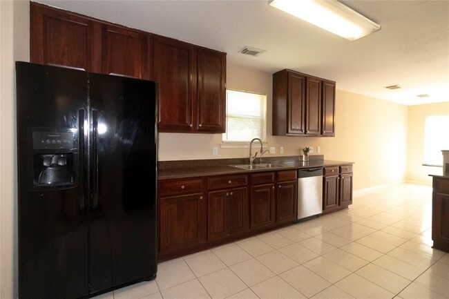 Building Photo - 2202 Crossmill Ln