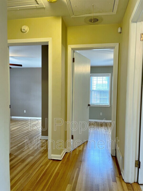 Building Photo - 4950 Essexshire Ave