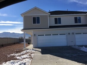 Building Photo - Duplex (Pet friendly with owner approval)