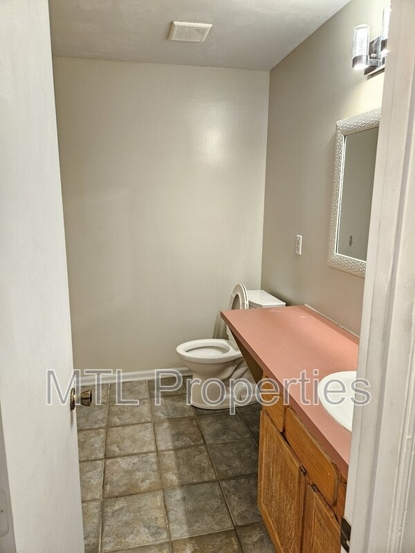Building Photo - 1636 Hunters Trail
