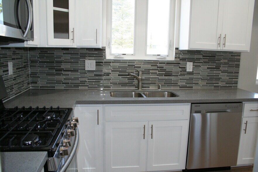Building Photo - 5313 Riverton Ave