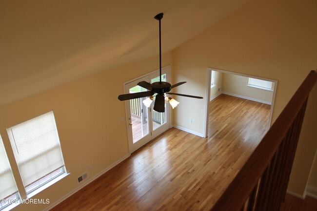 Building Photo - 1529 Windward Ave