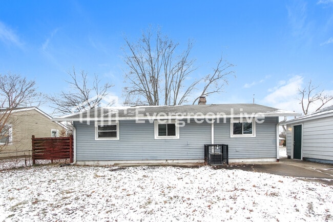 Building Photo - 615 S Green St