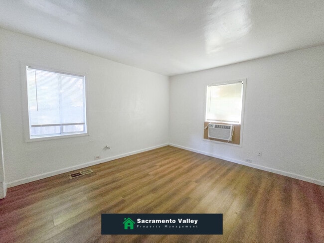 Building Photo - 4235 Arlington Ave