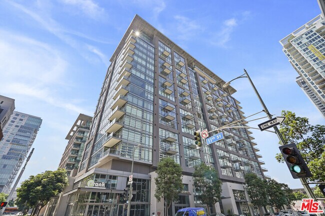 Building Photo - 1100 S Hope St