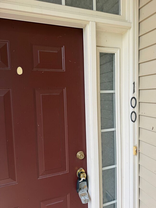 Building Photo - 908 Orchard Ridge Dr