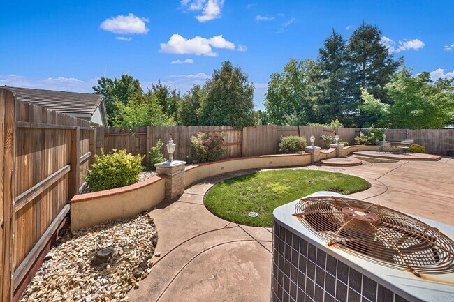 Building Photo - 9952 Spring View Way