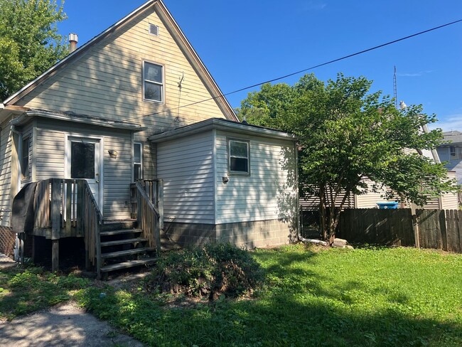 Building Photo - Freshly painted 3 bedroom 2 bath