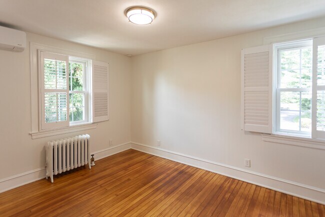 Building Photo - 444 Saint Davids Ave