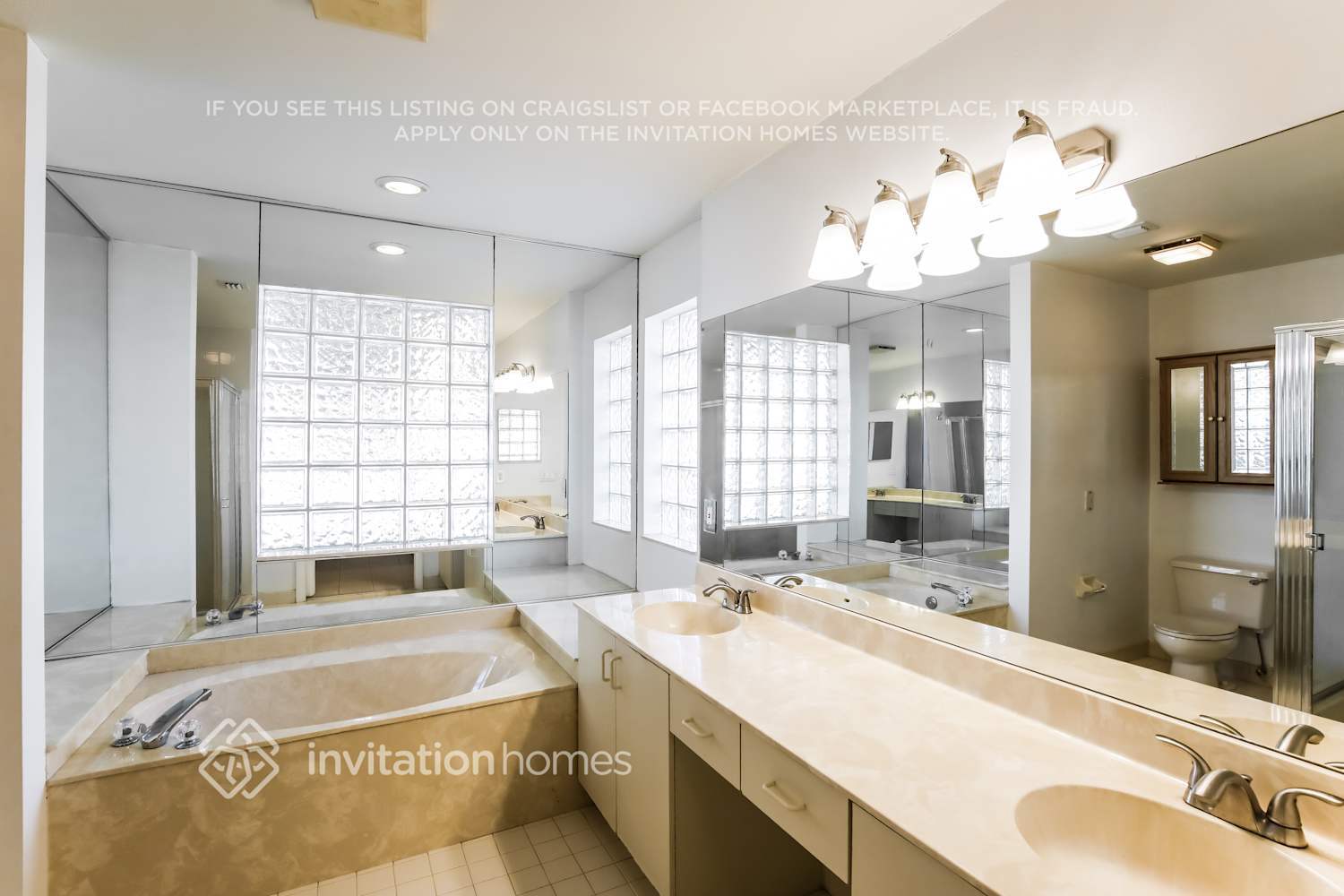 Building Photo - 16270 La Costa Dr